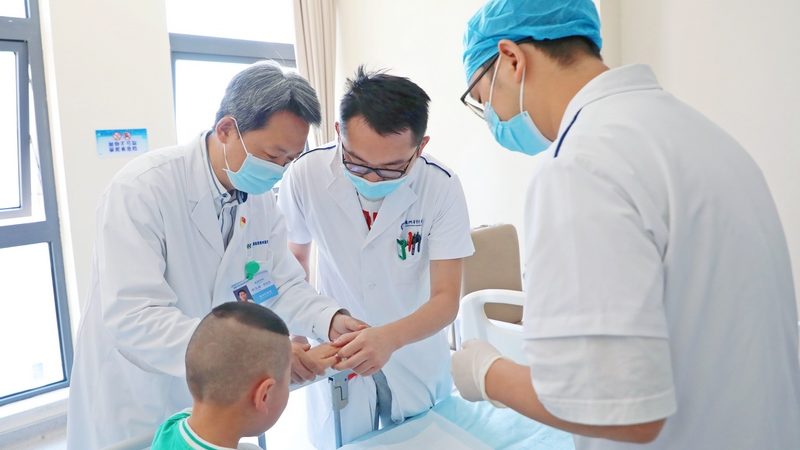 医疗健康保险与重疾险：本质区别与适用场景解析
